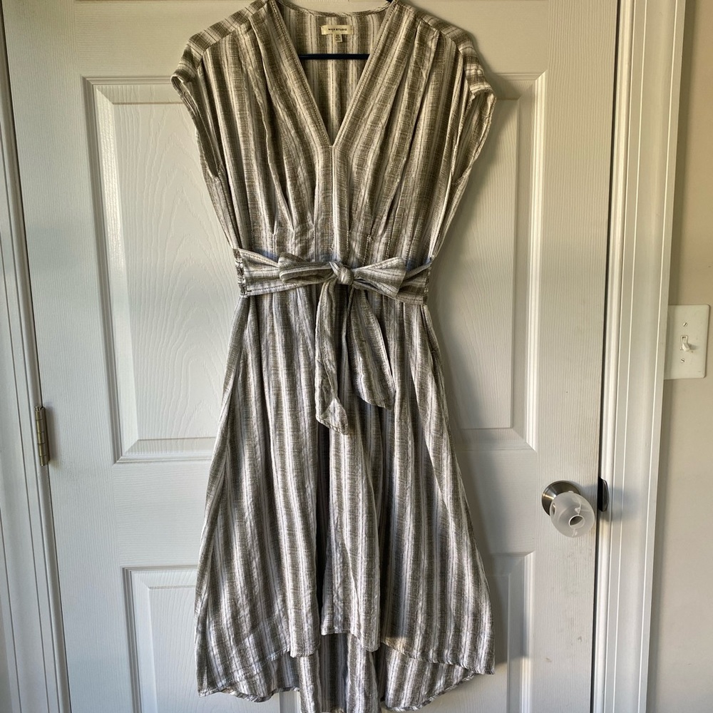 Max Studio gray and white striped short-sleeves dress